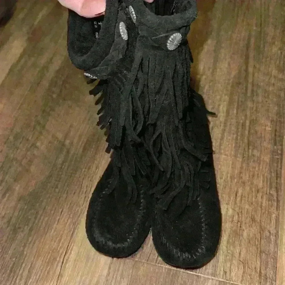 Minnetonka Black Fringe Boots Girls Size 12 - Picture 2 of 4